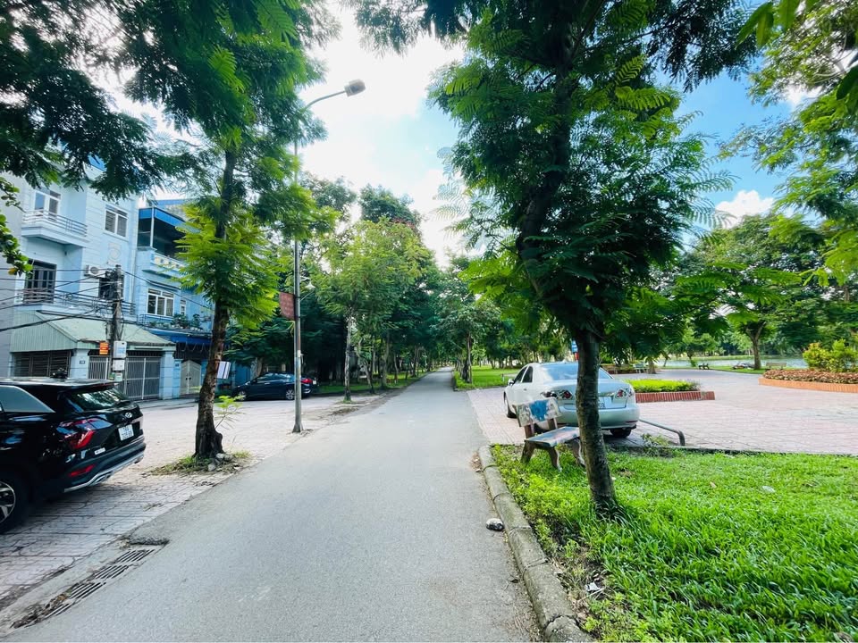 Đất mặt hồ Lộc Vượng, Nam Định 75m² giá 4.1 tỷ - Cơ hội đầu tư tuyệt vời!