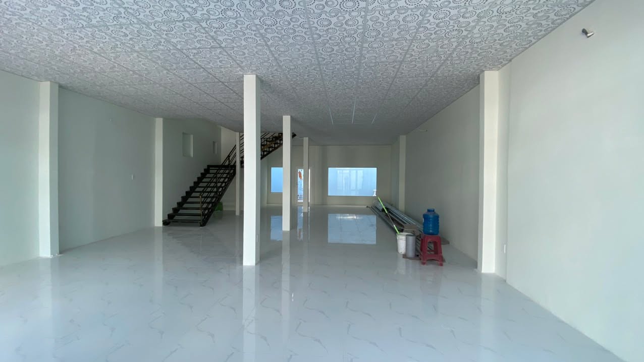 Nhà mặt tiền cho thuê tại Đường Cách Mạng Tháng 8, Tân Bình 218m² giá 70 triệu - Kinh doanh tự do ngay!