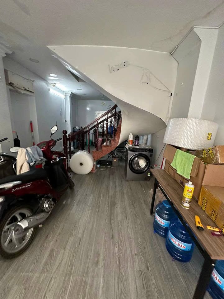 Nhà riêng cho thuê hẻm xe hơi Ngô Quyền, Quận 10 - 28m² chỉ 14 triệu/tháng!