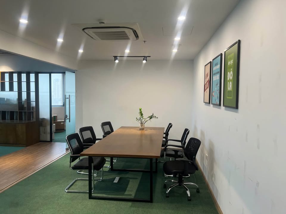 Văn phòng cho thuê tại Trần Duy Hưng, Cầu Giấy 150m² giá 50 triệu - Nội thất đầy đủ!