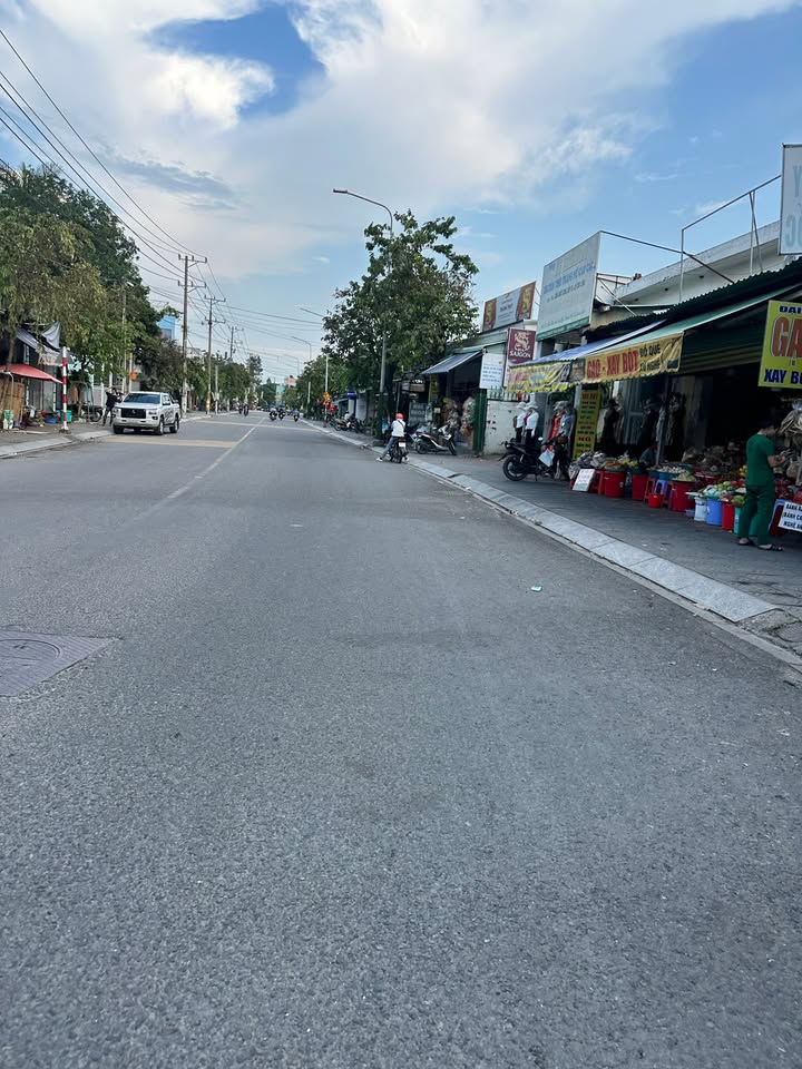 Bán FrontHouse mặt tiền Trần Hưng Đạo, Dĩ An 485m² giá 19.4 tỷ - Kinh doanh đắc địa!