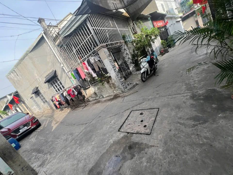 Nhà riêng Dĩ An 75m² giá 1.6 tỷ - Gốc 2 mặt tiền, thương lượng nhẹ!