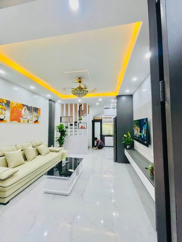 Nhà phố Cầu Giấy 34m² giá 8 tỷ - Thiết kế 4 tầng hiện đại, gần ĐH Thương mại!