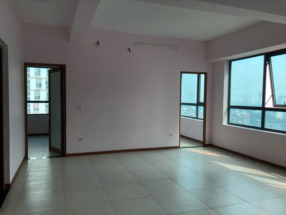 Căn hộ cho thuê Cầu Giấy 121m² giá 14 triệu - Thiết kế góc thoáng đãng!