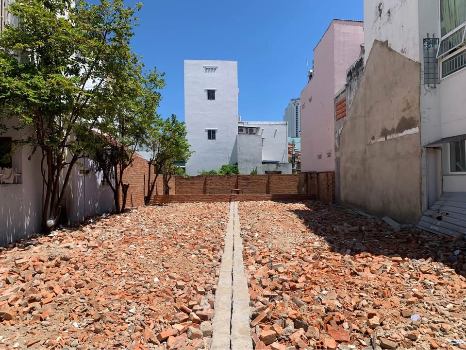 Lô đất hẻm ô tô Mai Xuân Thưởng Nha Trang 100,8m² - Sổ hồng đầy đủ, giá chỉ 4 tỷ!