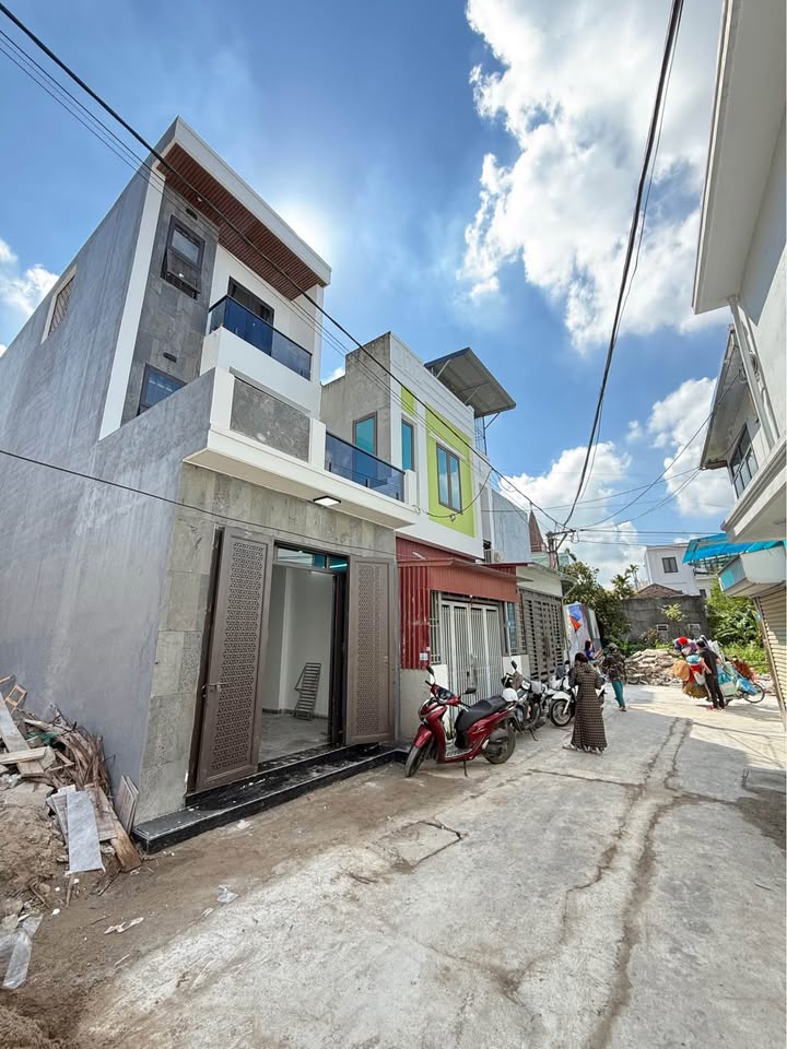 Nhà độc lập 3 tầng tại Quỳnh Hoàng, An Dương - Gara ô tô đỗ cửa chỉ 3 tỷ!