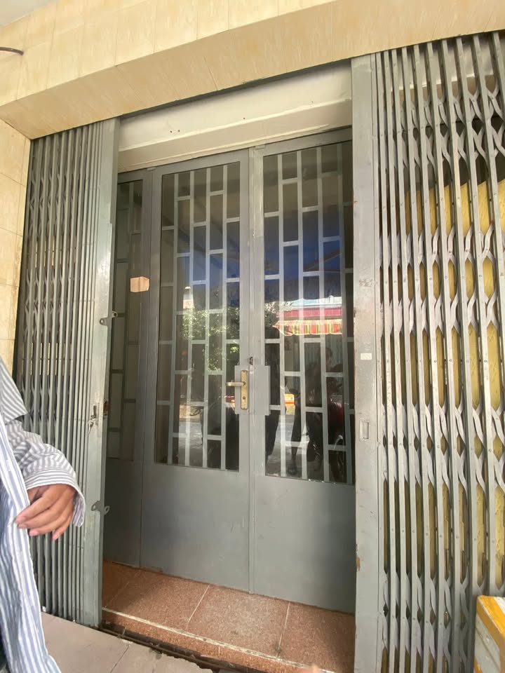 Nhà cho thuê hẻm Hàn Hải Nguyên, Quận 11, 42m² chỉ 15 triệu - Phù hợp kinh doanh đa dạng!