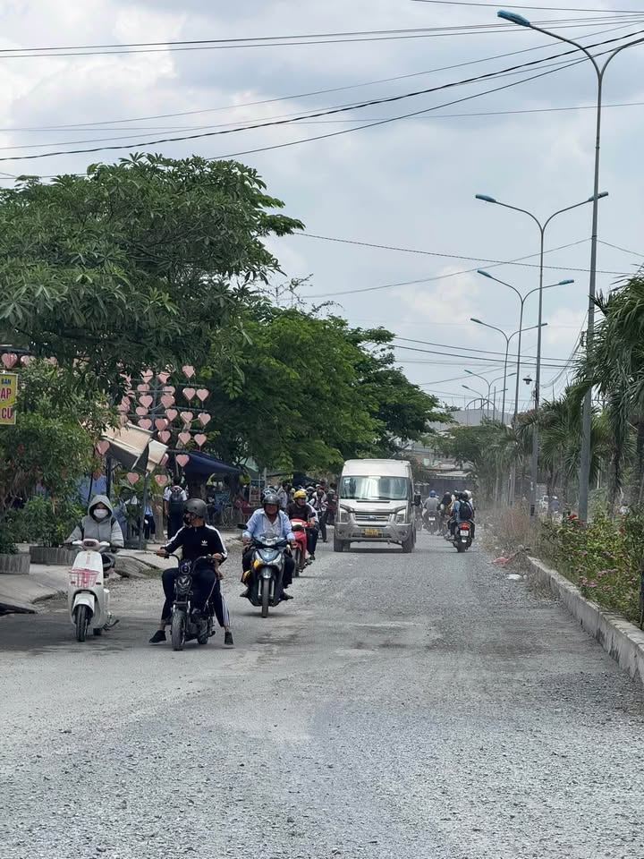 Đất nền KDC 135 - ĐS 3, Thị Trấn Bến Lức, 120m² giá 2.6 tỷ - Đầu tư lý tưởng!