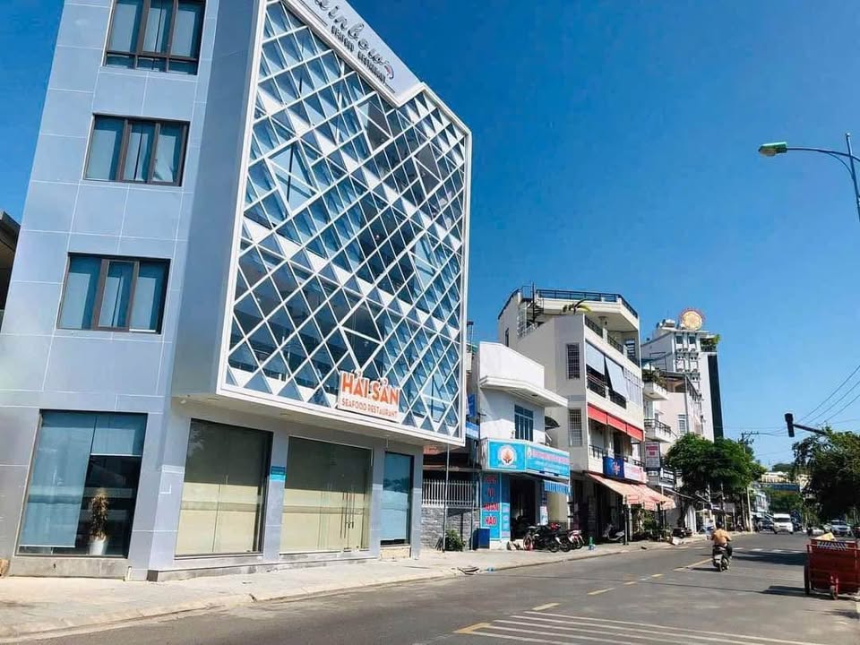 Nhà 4 tầng mặt tiền đường Cù Huân Nha Trang 90m² - View biển tuyệt đẹp!