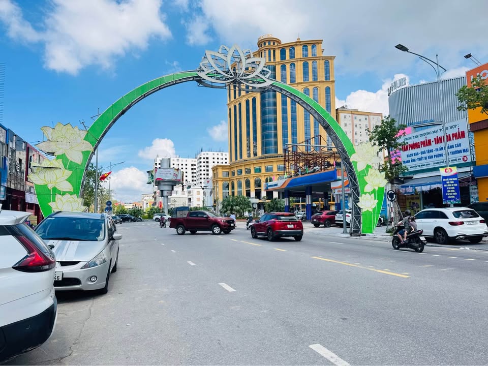 Nhà phố kinh doanh mặt tiền đường Minh Khai Vinh 80m² - Vị trí đắc địa, sẵn sàng hoạt động!