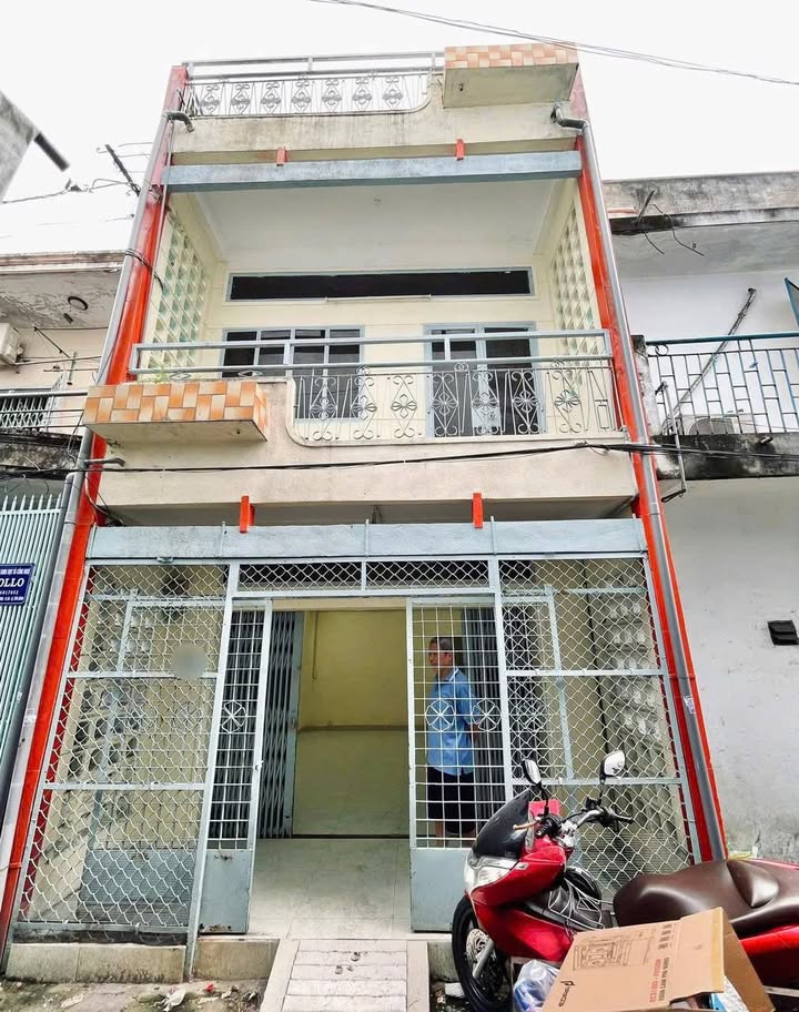 Nhà mặt tiền Lạc Long Quân, Tân Bình 48m² giá 6.35 tỷ - Kinh doanh tốt, vị trí đắc địa!