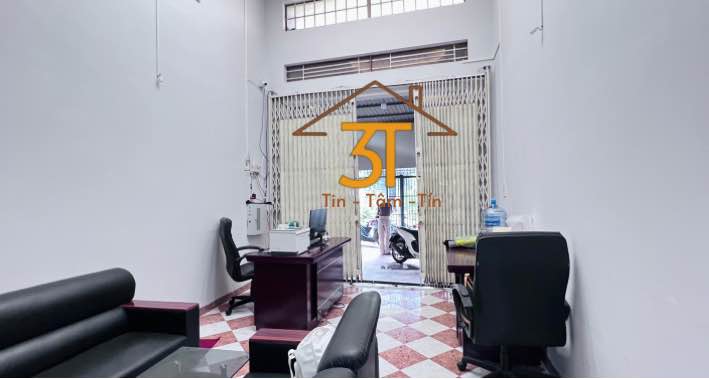 Nhà cho thuê hẻm 40 Nguyễn Tất Thành, Buôn Ma Thuột 97.2m² giá 5.5 triệu - Ô tô đậu trước nhà!