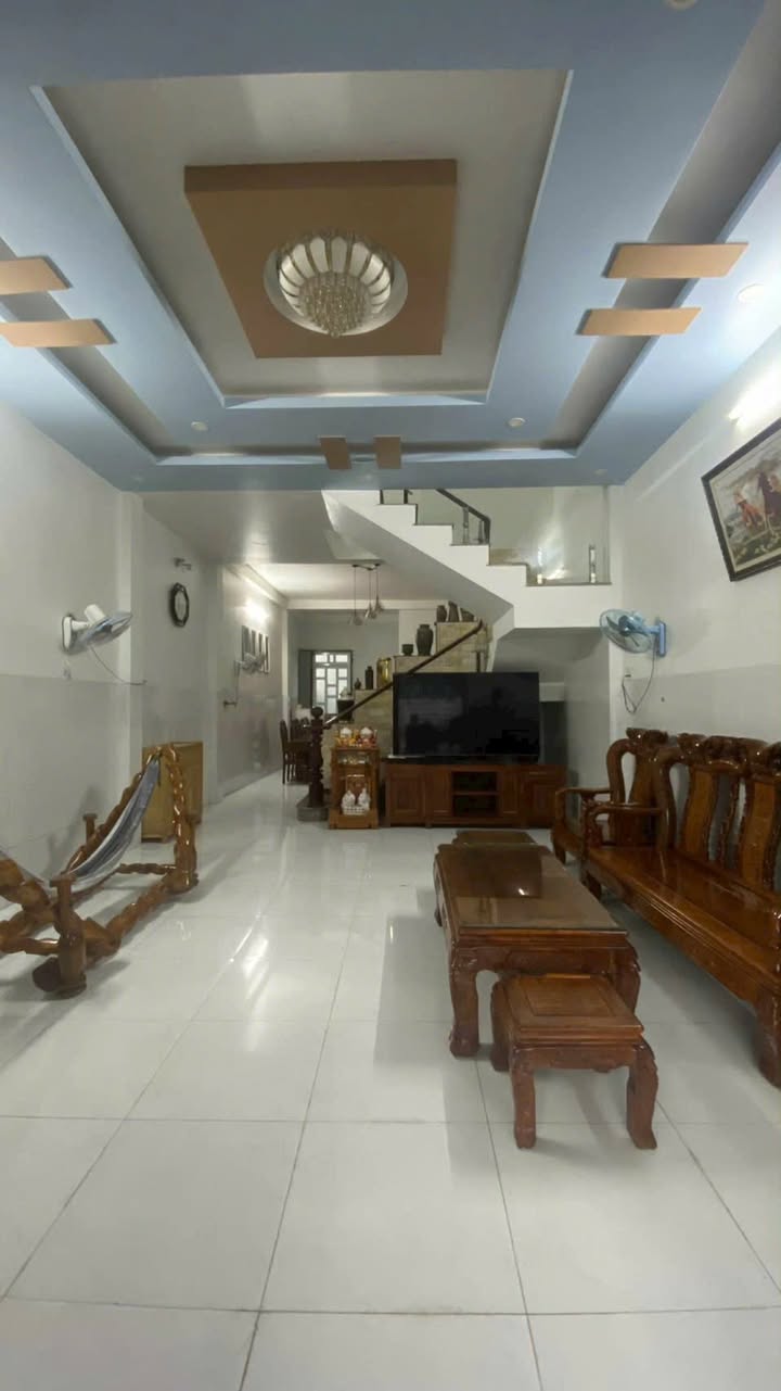 Nhà 2 tầng đường Nguyễn Thị Huệ, Bạc Liêu 100m² giá 1.95 tỷ - Tặng toàn bộ nội thất!