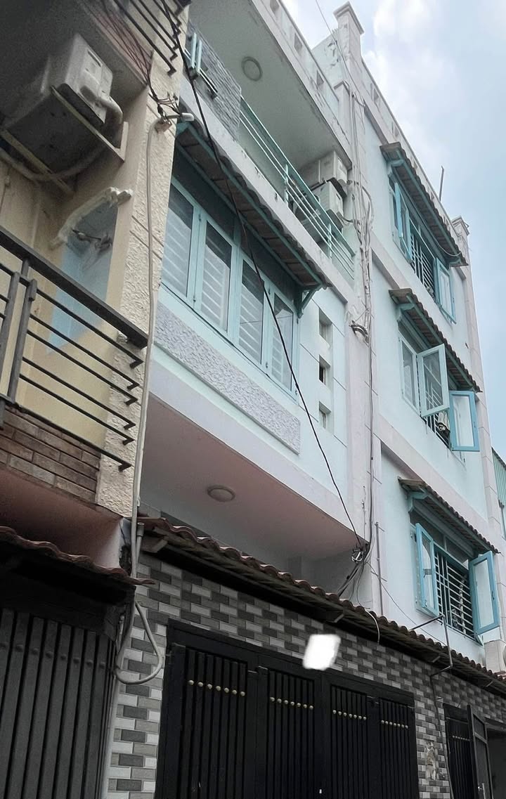 Nhà hẻm ô tô Lạc Long Quân, Tân Bình, 36m² giá 5 tỷ - Đầu tư sinh lời ổn định!