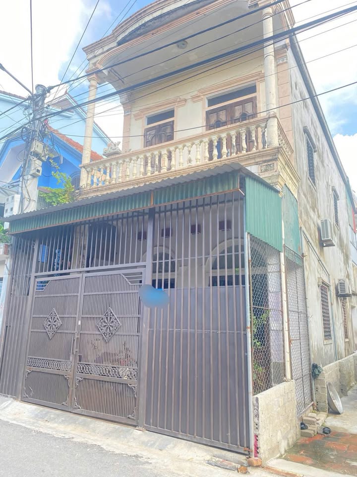 Nhà 2,5 tầng ngõ Thành Thái, Hưng Phúc, 95m² giá 5 tỷ - Mặt tiền rộng, hướng Nam thoáng mát!