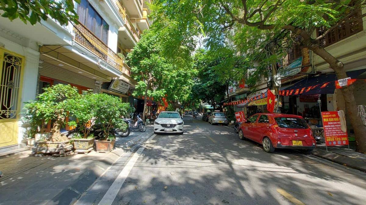 Nhà phố Đầm Trấu 55m² giá thỏa thuận - Thiết kế sang trọng, kinh doanh sầm uất!