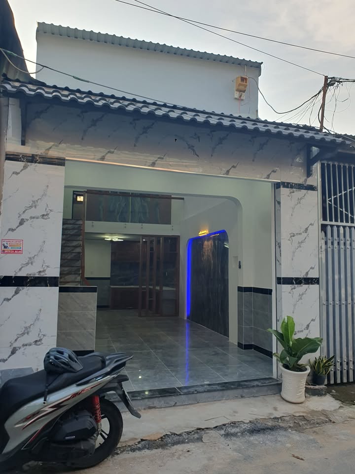 Nhà phố Dĩ An 60m² giá 2.3 tỷ - Sổ hồng riêng sắp hoàn thiện!