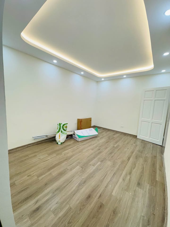 Căn hộ tập thể Huỳnh Thúc Kháng 75m² giá 4.91 tỷ - Thiết kế hợp lý, sẵn sàng vào ở!
