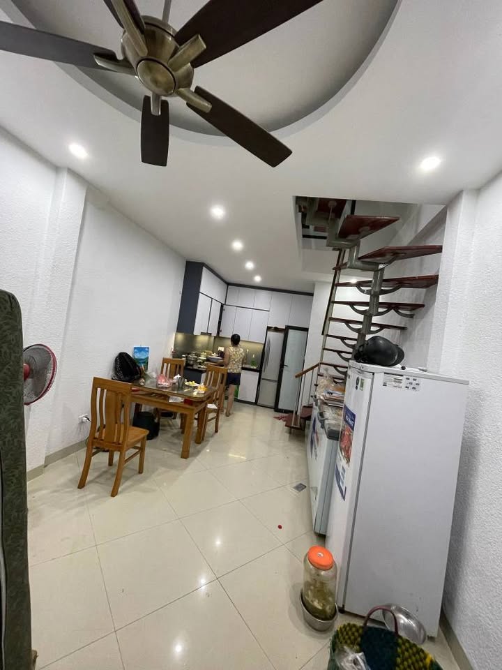 Nhà bán Vũ Tông Phan, Thanh Xuân 27m² giá 3.15 tỷ - Ô tô đỗ gần, tiện ích đầy đủ!