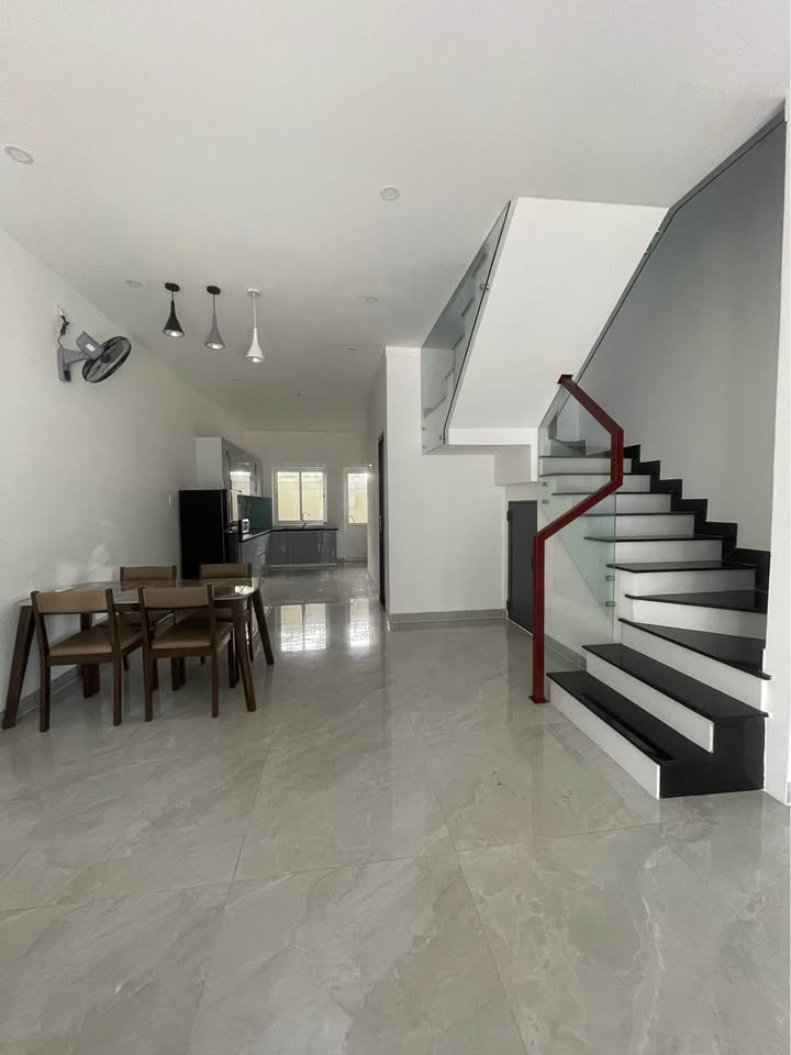 Nhà phố Ecolake Bến Cát 3PN giá 12 triệu - Sẵn sàng vào ở ngay!