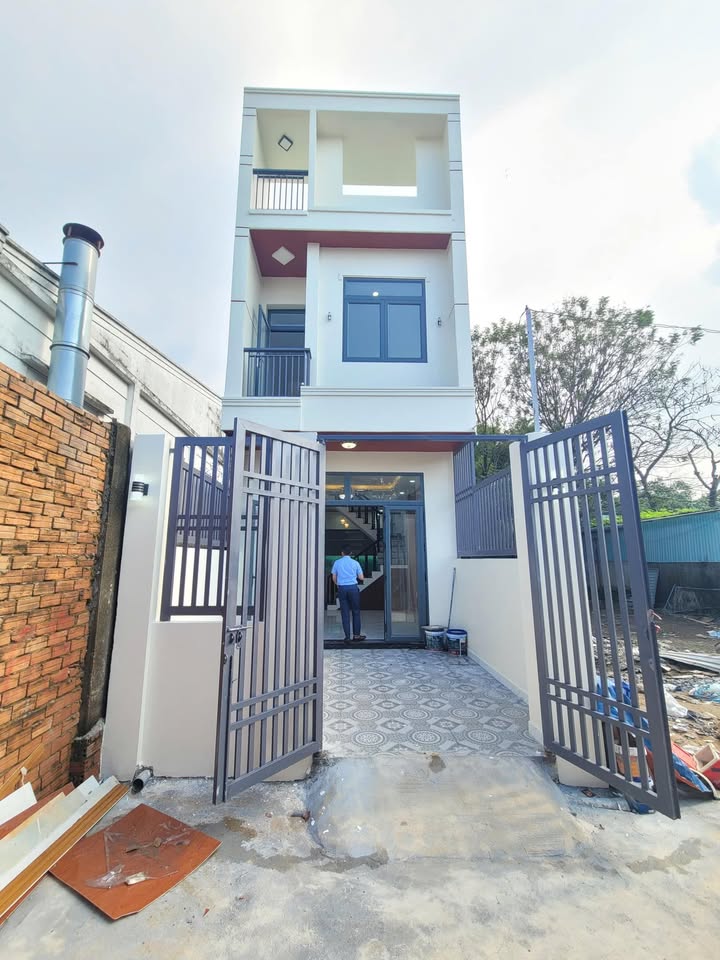 Nhà 1 trệt 1 lầu gần Đại Học Quốc Gia HCM, Dĩ An 73m² giá 3.95 tỷ - Sổ hồng riêng, tiện nghi đầy đủ!