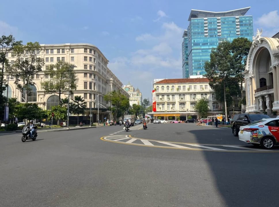 Cho thuê mặt tiền Đồng Khởi, Bến Nghé, Quận 1 - 111m² vị trí đắc địa