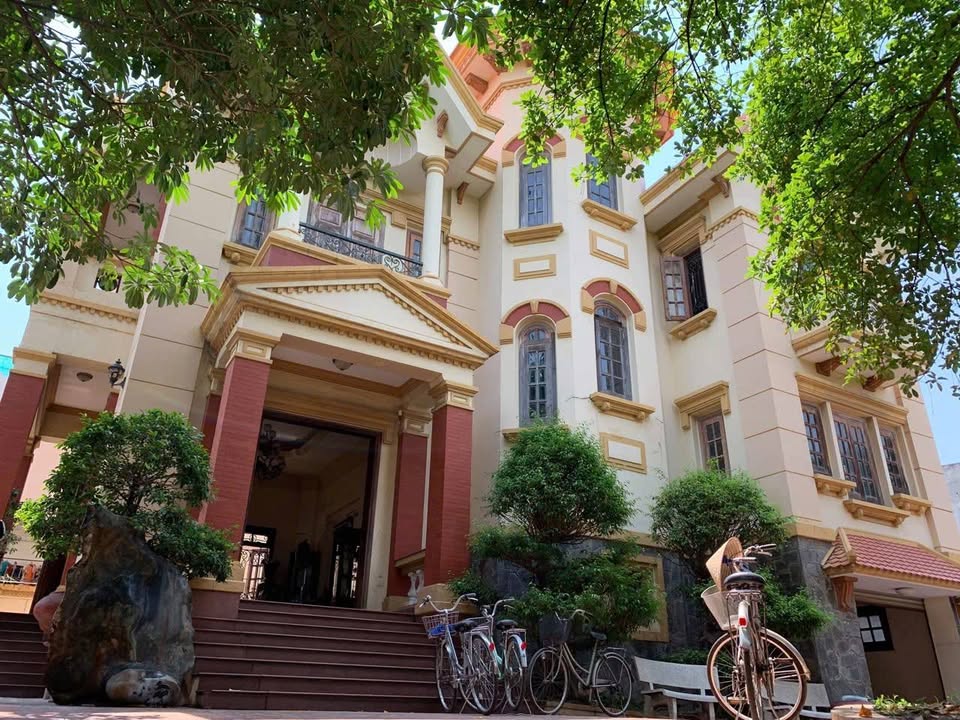 Bán Biệt Thự Góc 2 mặt tiền Phường Phước Long, Thủ Đức, 600m² - Vị trí đắc địa, giá tốt!