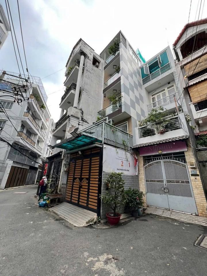 Nhà Mặt Tiền Hẻm Xe Hơi 32m² giá 7.39 tỷ - Vị trí đắc địa tại Phú Nhuận!