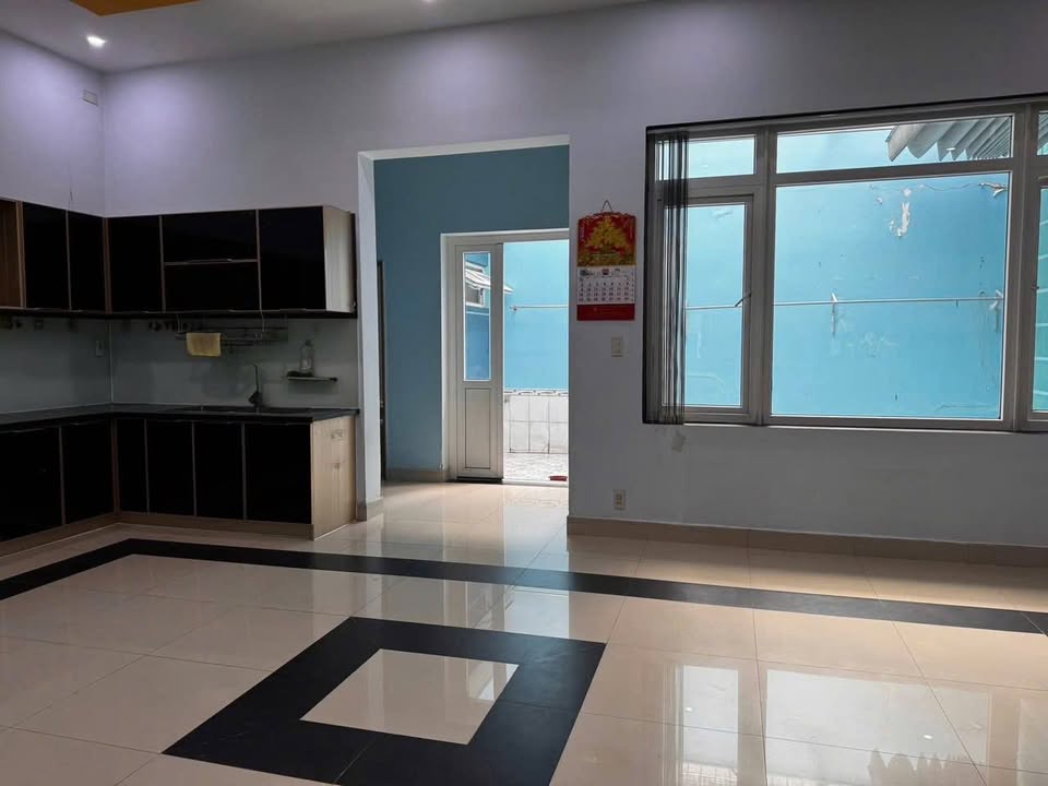 Nhà cho thuê phường Quang Vinh 240m² giá 15 triệu - Mặt tiền đường nhựa rộng rãi!