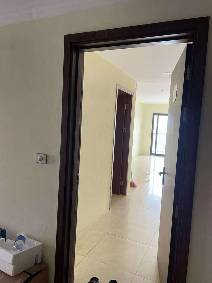 Căn hộ 2 ngủ tầng 6 chung cư Long Vỹ 63m² - Giá thuê hợp lý, không nội thất!