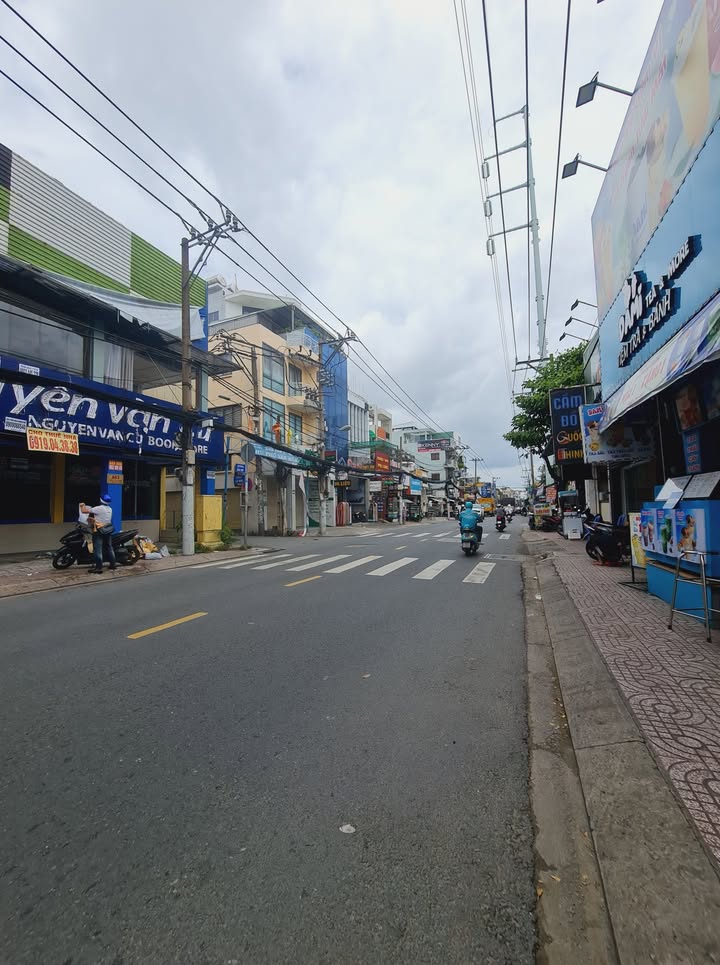 Mặt bằng kinh doanh đường Trương Phước Phan, Bình Tân 184m² giá 24 triệu - Nở hậu lý tưởng!