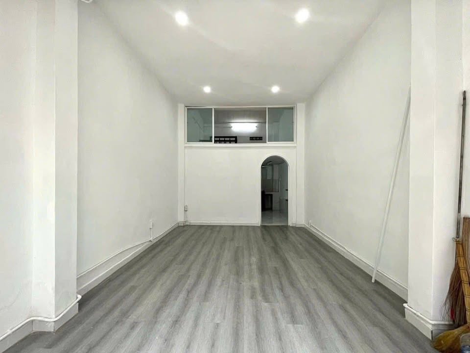 Cho thuê mặt bằng hẻm xe hơi đường Đoàn Thị Điểm, Phú Nhuận 40m² - Giá chỉ 11 triệu/tháng!