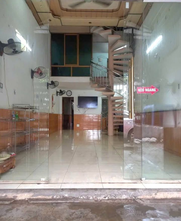 Nhà cho thuê 2 tầng mặt đường Lê Thanh Nghị, 70m² - Kinh doanh thuận lợi!
