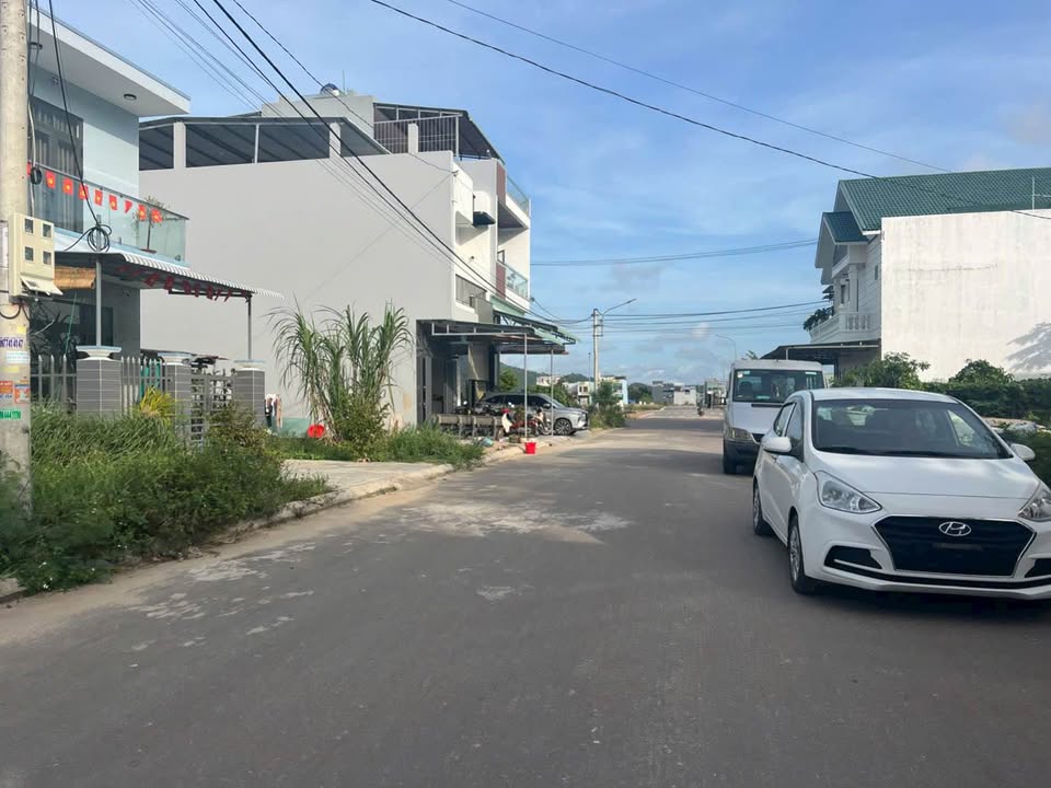 Đất góc 2 mặt tiền Núi Mồ Côi, Nhơn Phú, Quy Nhơn 92m² giá 3.4 tỷ - Kinh doanh thuận lợi!