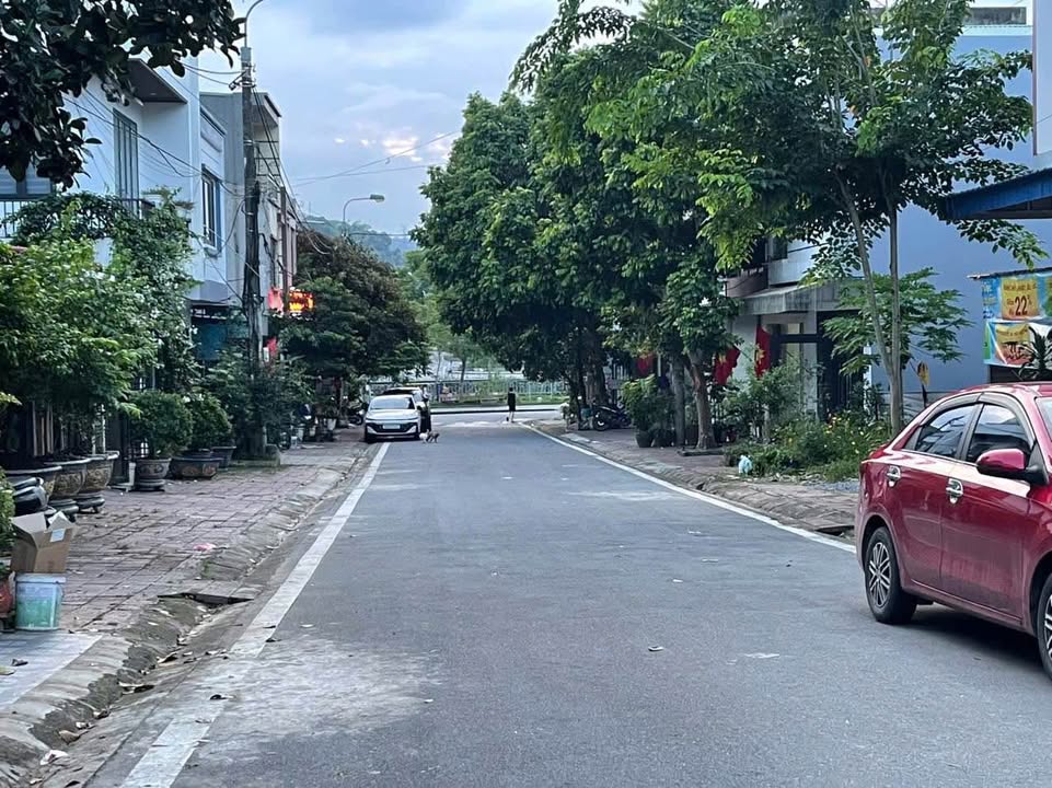 Bán gấp FrontHouse phố Mai Kỳ Sơn B5, Lào Cai 100m² - Giá cực tốt chỉ 2 tỷ!