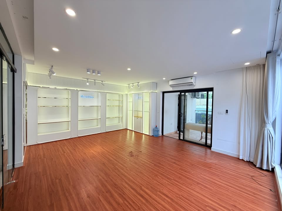 Cho thuê văn phòng Mễ Trì 130m² giá 45 triệu - Vị trí trung tâm thuận lợi!