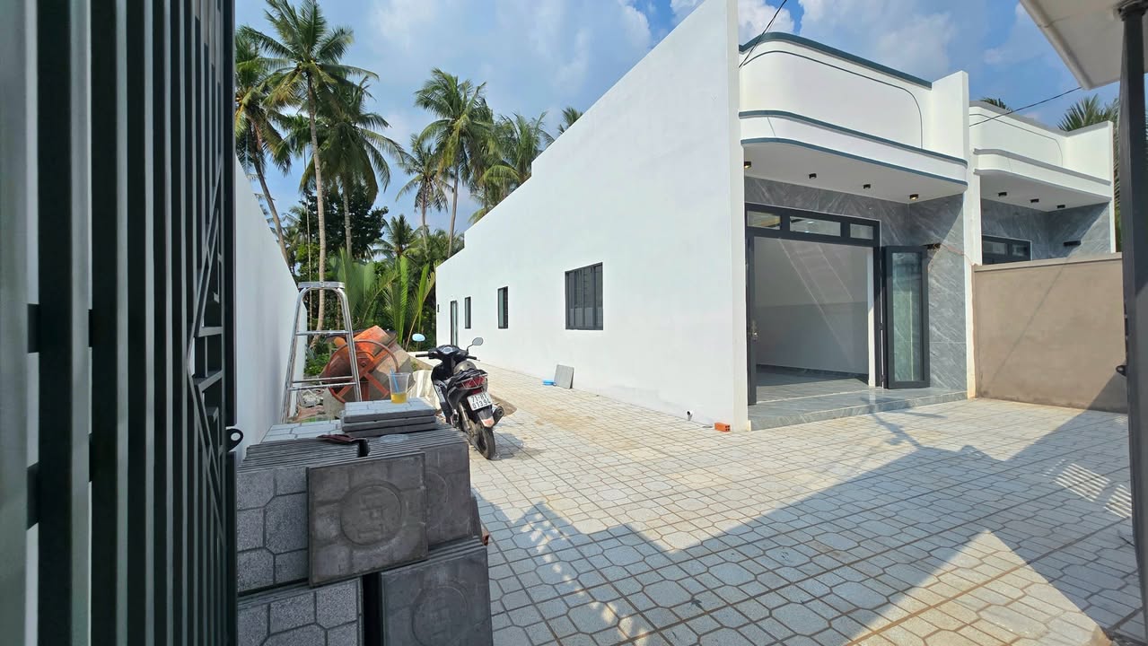 Nhà phố Sơn Đông Bến Tre 300m² giá 1,5 tỷ - Không gian sống lý tưởng chờ bạn!