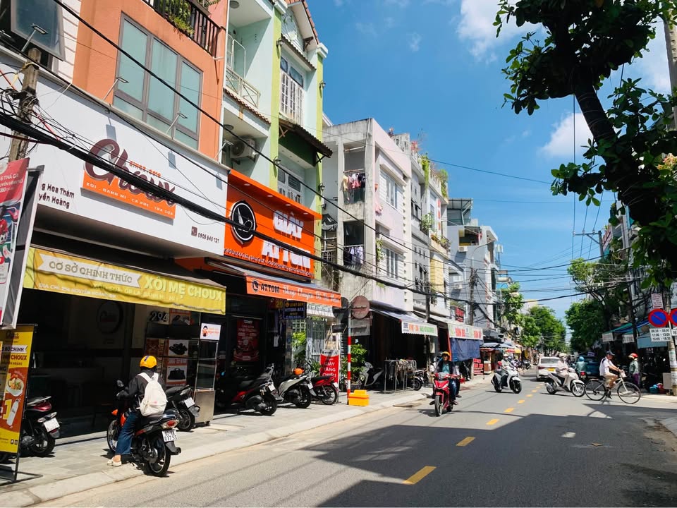 Bán nhà mặt tiền Nguyễn Hoàng Hải Châu Đà Nẵng 42m² giá 8.x tỷ - Kinh doanh sầm uất!