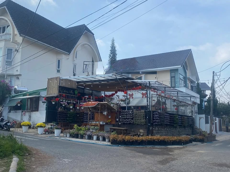 Cho thuê mặt bằng tại Đà Lạt 204m² - Vị trí lô góc đắc địa, thích hợp kinh doanh!