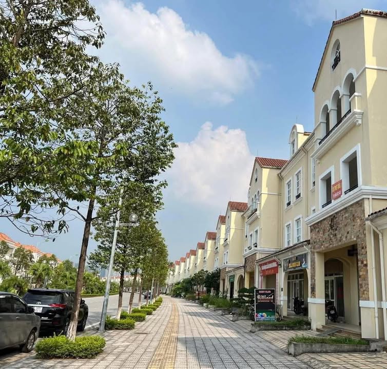 Shophouse 2 mặt đường An Khánh Hoài Đức giá 18 triệu - Cho thuê nhanh, tiện làm văn phòng!