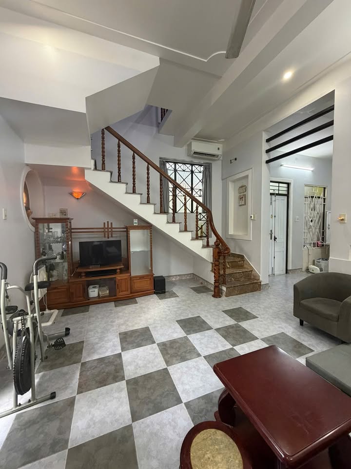 Nhà nguyên căn Dã Tượng, Nha Trang 70m² giá 12 triệu - Gần biển, đầy đủ nội thất!