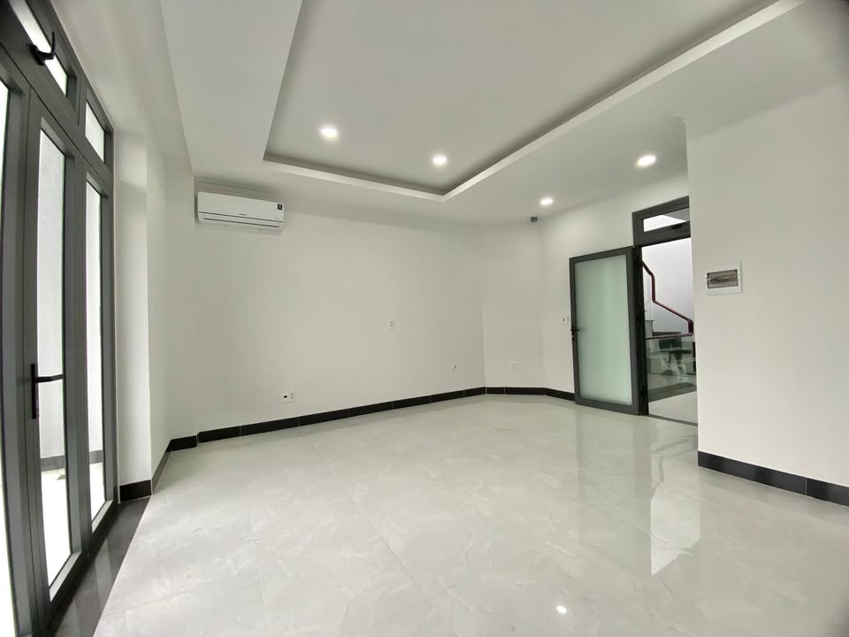 Nhà mặt tiền Trần Nhật Duật, Nha Trang 75m² giá 30 triệu - Phù hợp cho văn phòng và spa!