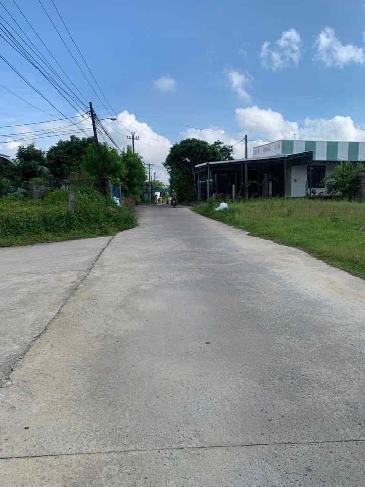 Đất nền Duy Sơn 220m² giá thỏa thuận - 2 mặt tiền đẹp, sổ hồng sẵn!