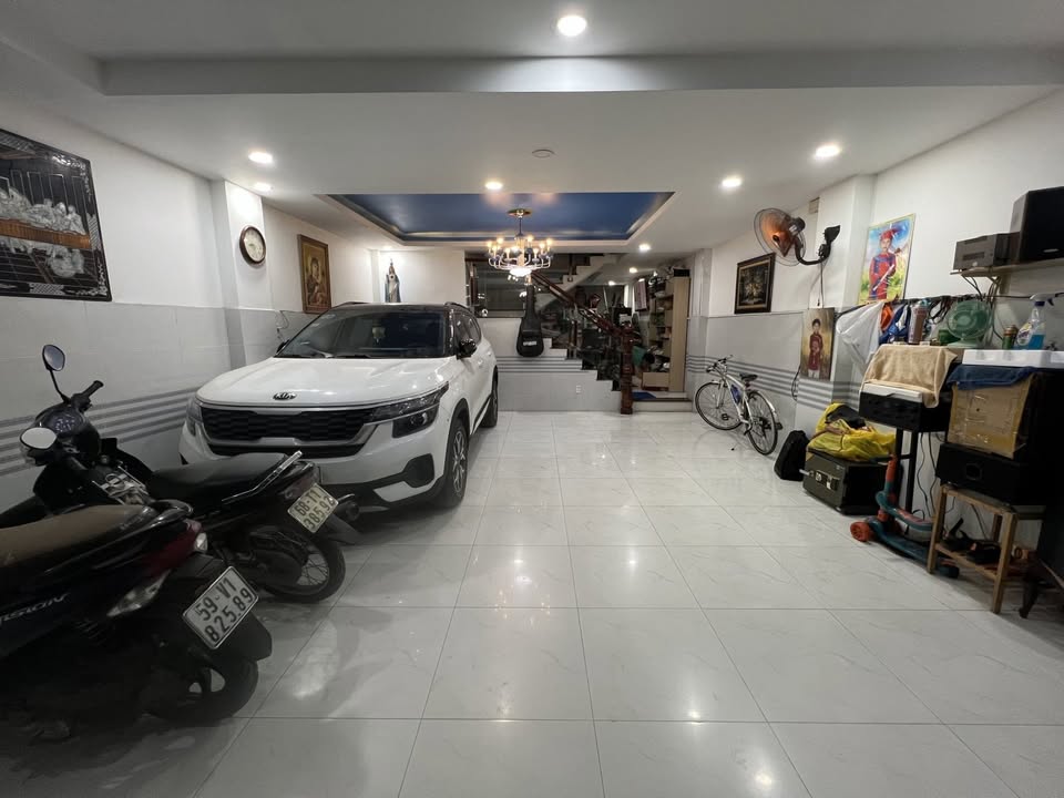 Chính chủ bán CHDV Dương Quảng Hàm 86m² giá 15.5 tỷ - Dòng tiền cao, hẻm xe hơi vào nhà!