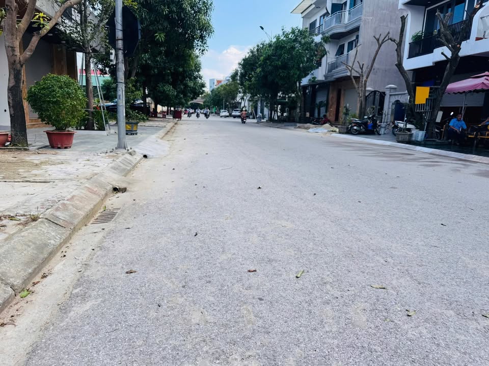 Đất mặt đường khu Nam Lê Lợi, Vinh 110m² giá 6 tỷ - Vừa ở vừa kinh doanh!