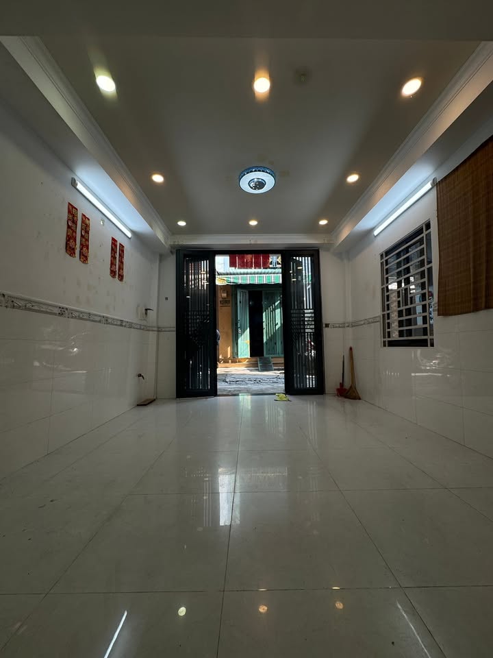 Nhà hẻm xe hơi đường Minh Phụng, Quận 11 - Diện tích 37m², giá 6.5 tỷ - Sẵn sàng vào ở!