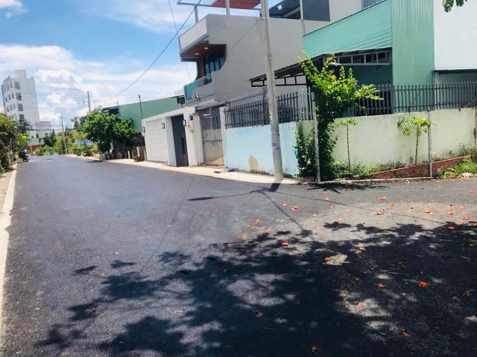 Đất Lê Văn Lương Quận 4 80m² giá 2.7 tỷ - Sổ hồng riêng chính chủ