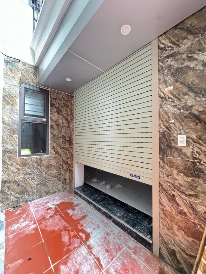 Nhà 5 tầng Phúc Lợi 31m² giá nhỉnh 5 tỷ - Nhà mới tinh, sổ đỏ chính chủ!