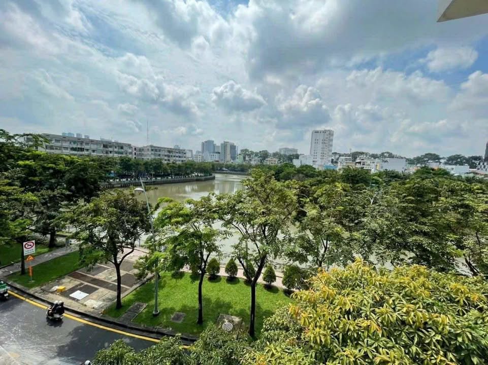 Biệt thự 2 mặt tiền Trường Sa, Phú Nhuận 170m² giá 49 tỷ - Cơ hội hiếm có!