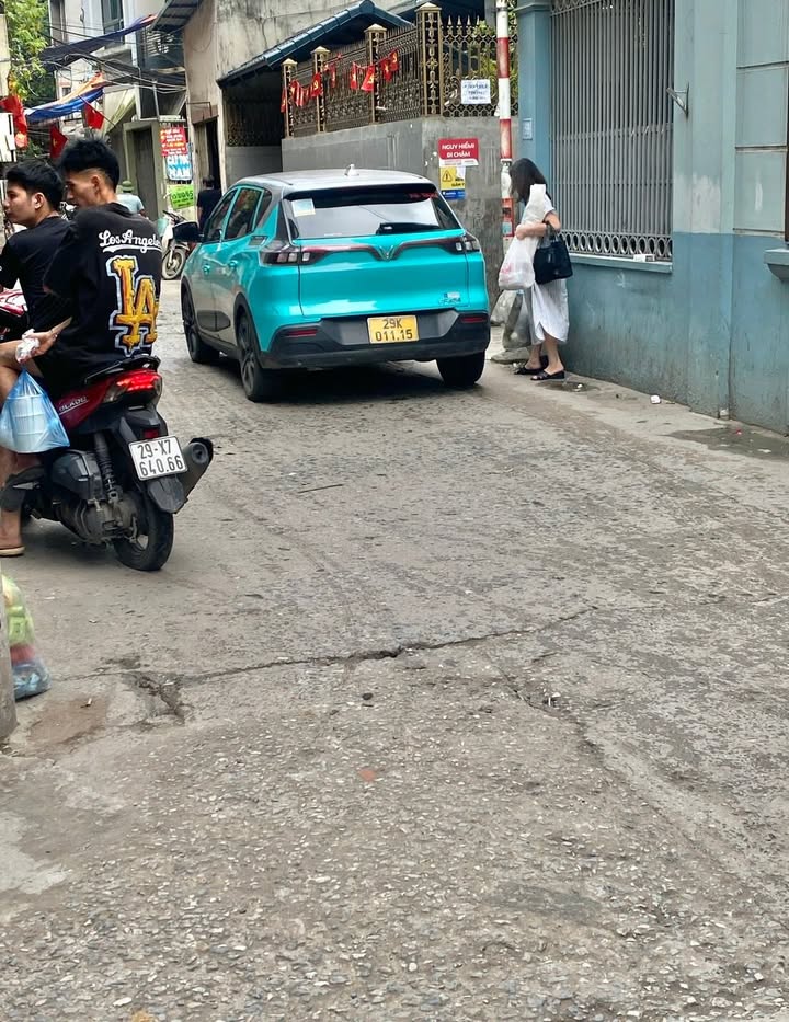 Nhà phố Định Công 33m² giá 7 tỷ - Ô tô đỗ cửa, tiện ích đầy đủ!